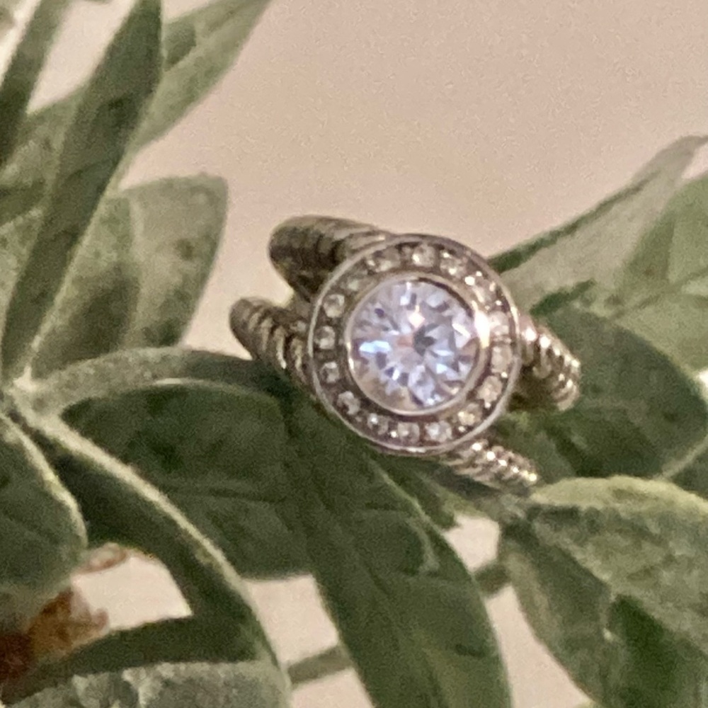 Classic Silver Tone Ring with Intricate Detailing & Sparkling Stone
